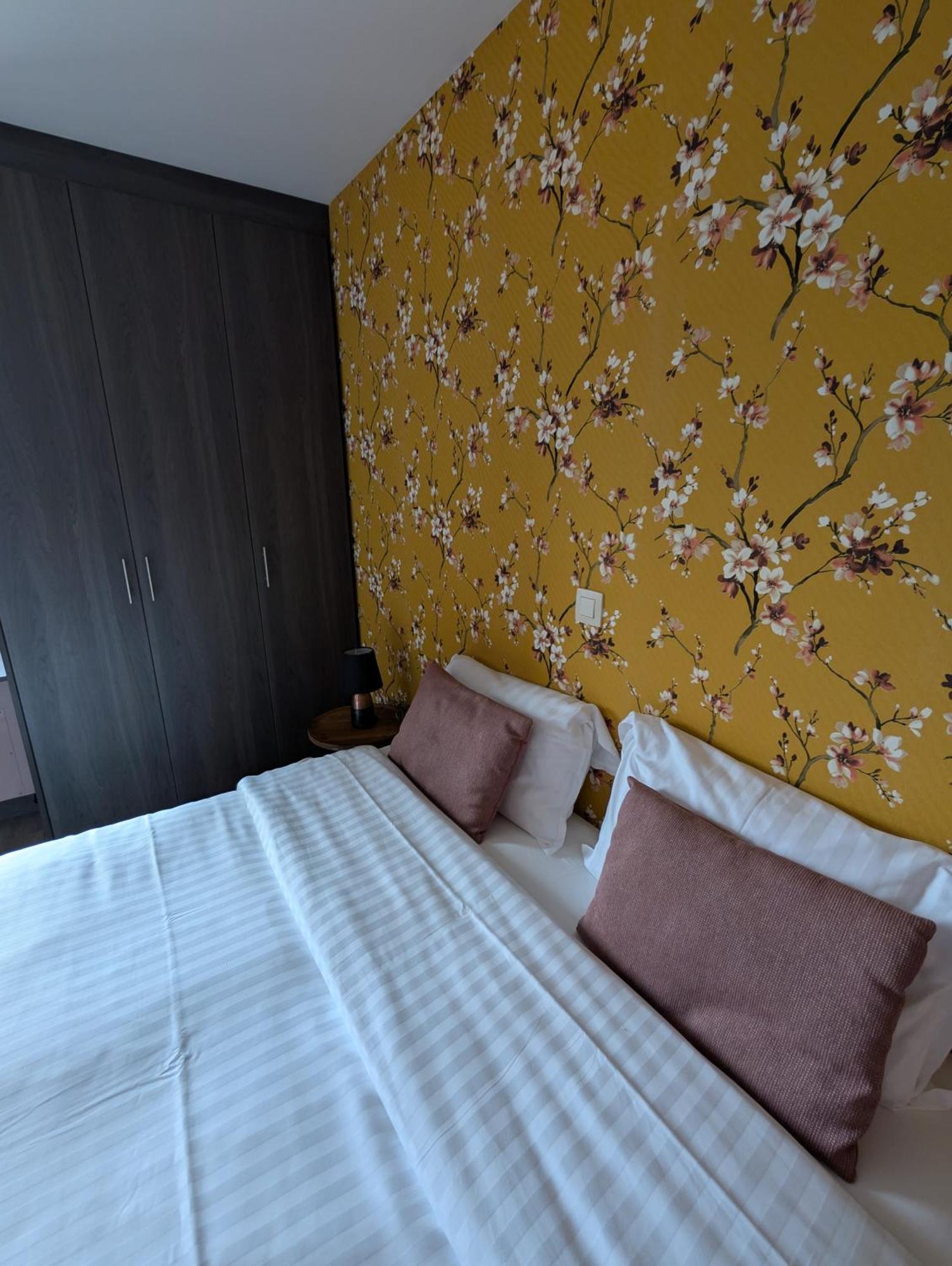A Fleur De Couette Hotel Auvelais Exterior foto